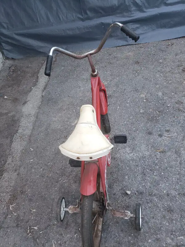 Red Vintage Tonka  Hedstrom Child Bicycle  training wheel in Kids in Ottawa - Image 9