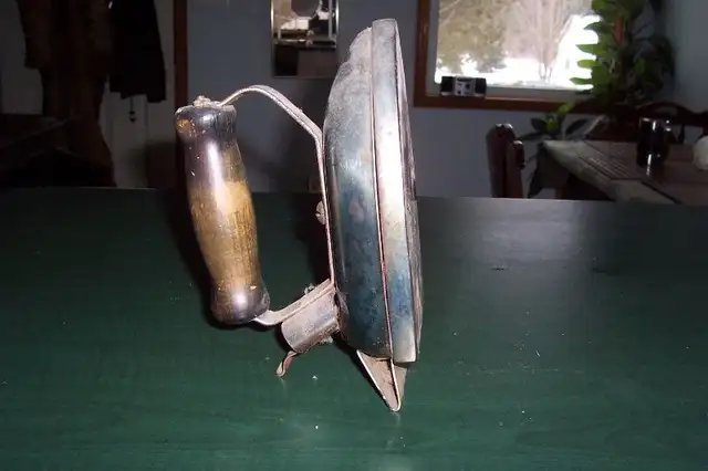 iron in Arts & Collectibles in Muskoka - Image 2