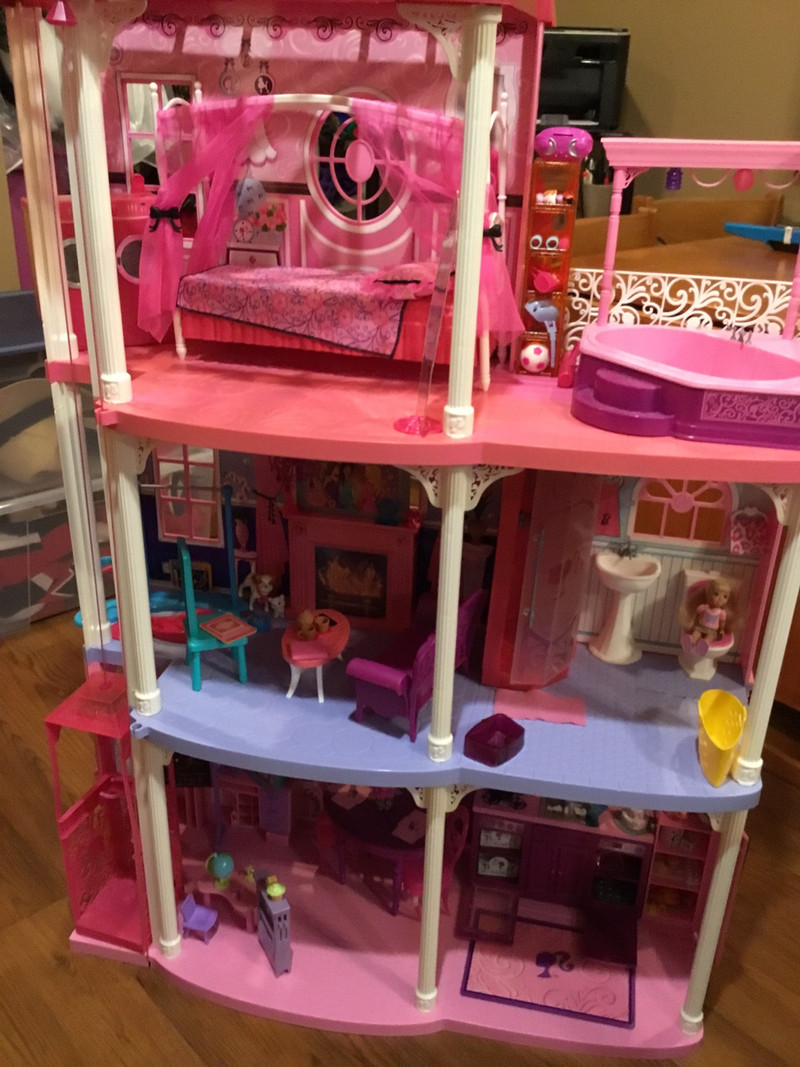 Barbie Dream House with Furniture and Playsets Toys & Games