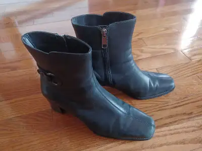 bottes propres noires pour femmes 7, peu portées, View more