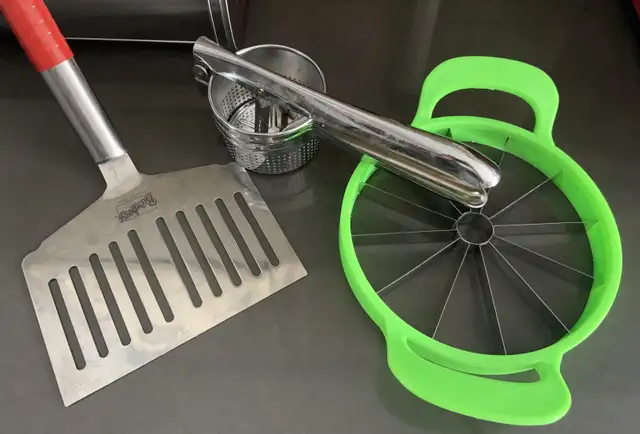 Assorted kitchen Tools64181158428803121