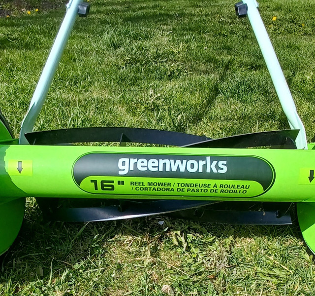 Reel Lawn mower in Lawnmowers & Leaf Blowers in Vernon - Image 2