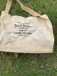 Épandeur de semences antique/Antique Seed Spreader