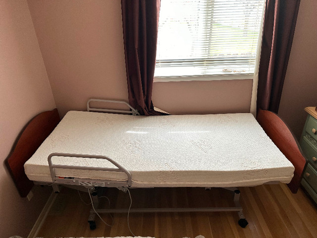 Adjustable Hospital Bed in Health & Special Needs in Windsor Region
