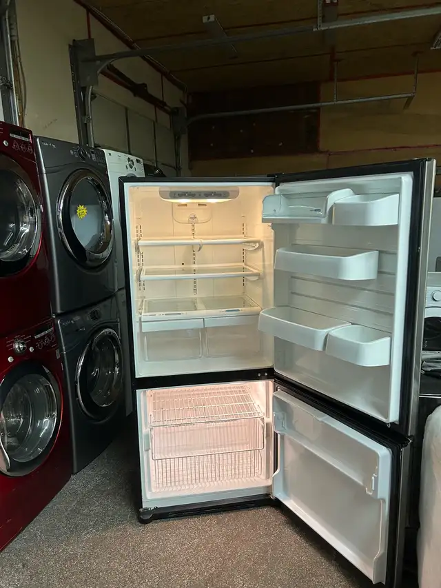 LG Perfect Working Condition Refrigerator 30 days warranty. in Refrigerators in Kitchener / Waterloo - Image 8