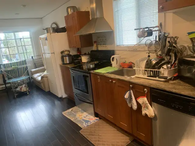 a bedroom for rent in British Columbia in Canada - Image 3