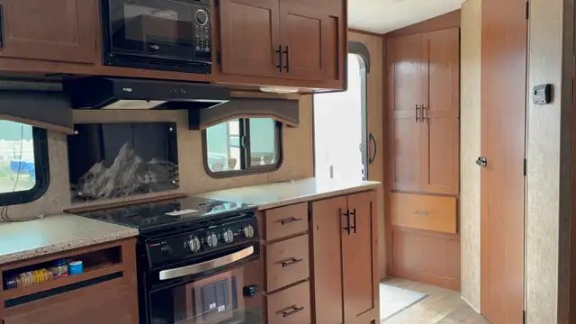 Outdoors RV 22 flq mountain series trailer in Travel Trailers & Campers in Penticton - Image 9