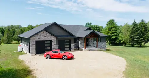 Introducing a stunning new build that exudes pride and craftsmanship. This spacious home boasts 4 la...