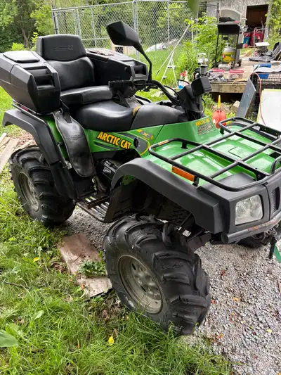 2003 Arctic Cat 500, Automatic, Only 2619 km , very good condition low mileage 4 wheeler with one-up...
