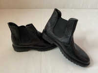 Italian Made Genuine Leather Black Winter Shoes. Size 8 US.