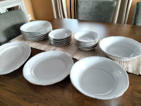 Brand new dinner plates set for 8