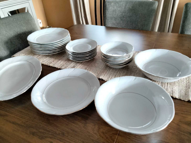 Brand new dinner plates set for 8 in Kitchen & Dining Wares in Hamilton