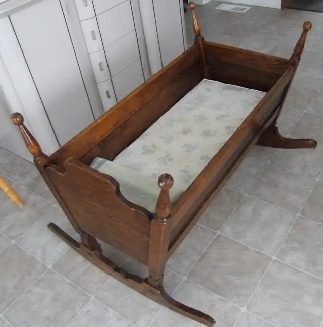 Berceau antique in Other in Edmundston - Image 3