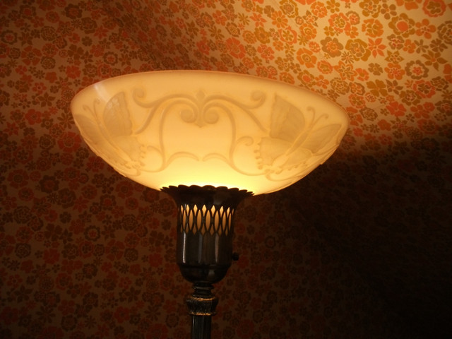 Lampe torchère sur pied antique in Indoor Lighting & Fans in Lévis - Image 2