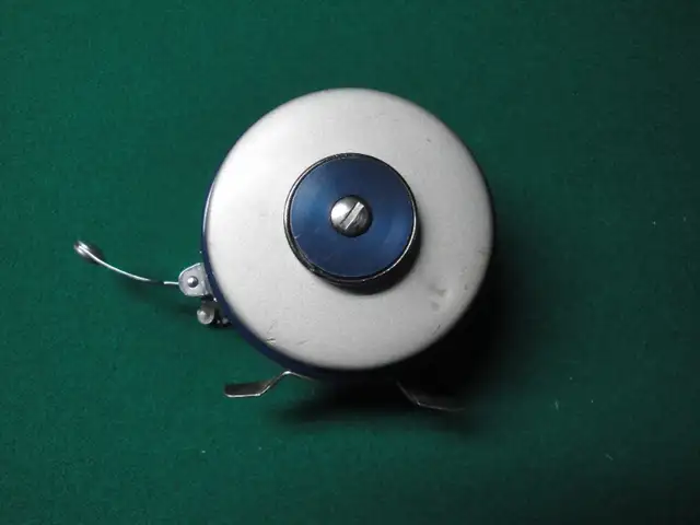 Vintage Automatic Fly Reel in Fishing, Camping & Outdoors in Brantford - Image 4