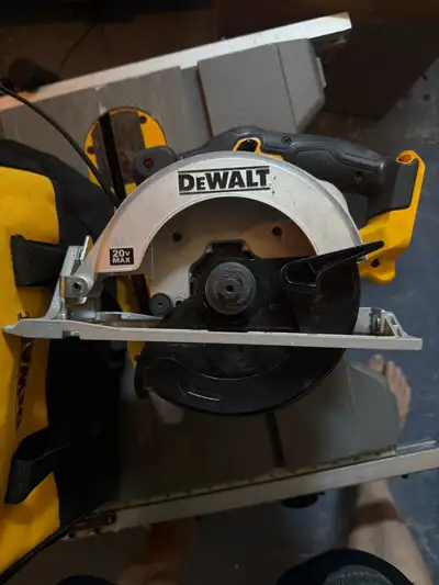 Mused only a couple times comes with new blade and charger and battery 6 1/2 inch