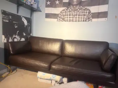 High quality leather couch with metal frame and detachable metal legs. Slight cushion wear Can do de...