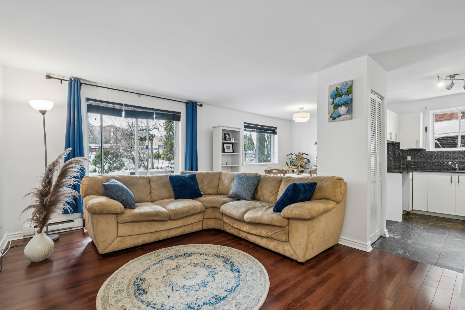 Condo impeccable au coeur de Chomedey — photo 1