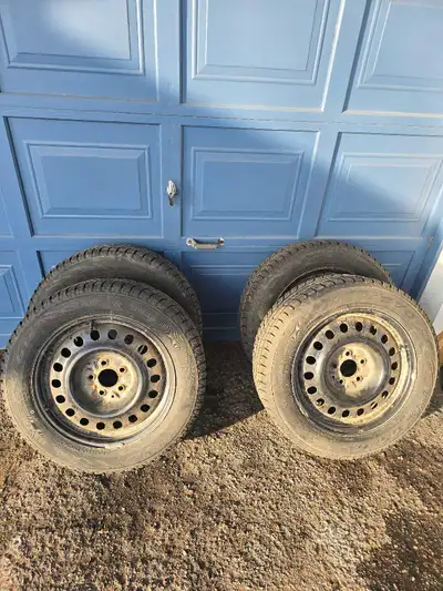 Set of 215/60R17 Toyo gsi-6 winter tire on 5x114.3 steel rims. Were on a 2022 Mazda cx30, might fit...