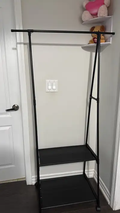 One private room available for girl 600 utilities included. Without parking