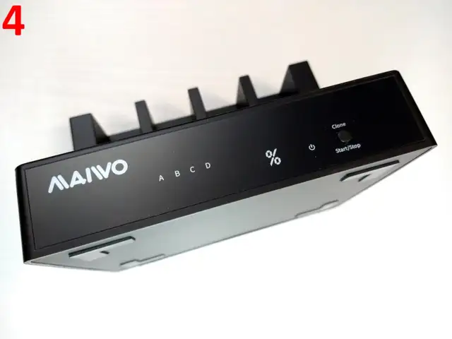 MAIWO 4 Bay Hard Drive Docking Station with Offline Cloning in Laptop Accessories in Hamilton - Image 6