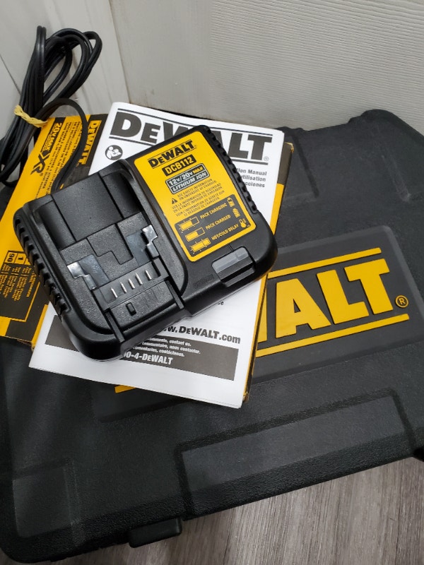 DEWALT DCB112 12Volt/ 20Volt MAX LithiumIon Battery Charger Power