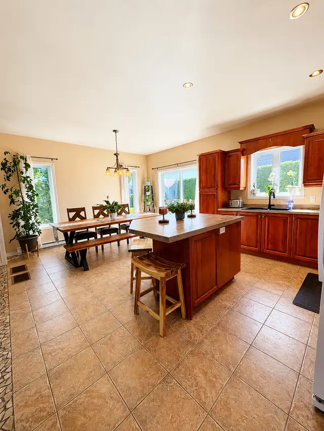 A QUI LA CHANCE CLÉE EN MAIN  in Houses for Sale in West Island - Image 4