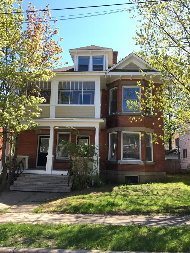 Beautiful Downtown 2 Bedroom Apartment available Sept 1, 2026