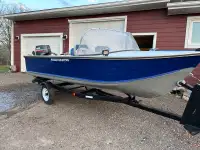 Aluminum fishing boat 