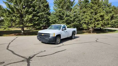 Great little truck. 112,000 kms. Low for the year. Long bed 2wd. 4.3 V6 runs good and is great on ga...