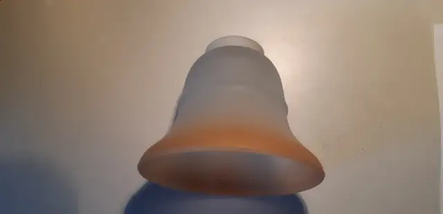 Un globe en verre in Indoor Lighting & Fans in City of Montréal - Image 2