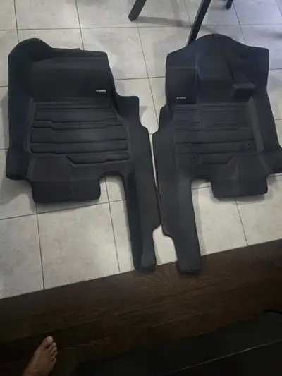 Have almost new set of floor mats good all year round also trifold tonneau cover from a 2023 F150 XL...
