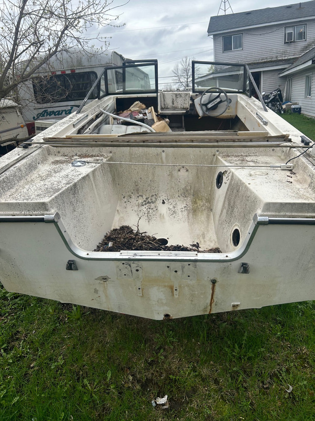 Boat and trailer  in Powerboats & Motorboats in Napanee - Image 2