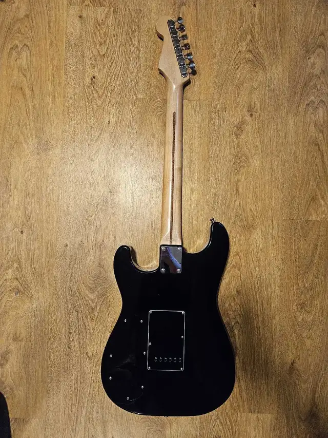 Fender Aerodyne Stratocaster AST-75 Export in Guitars in Peterborough - Image 3