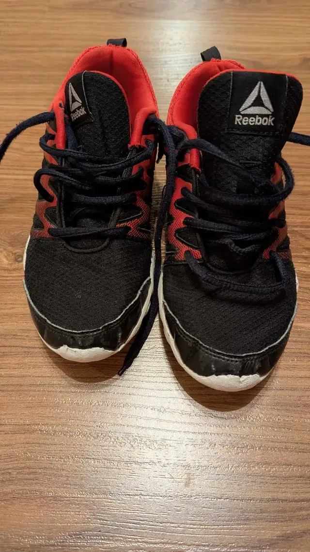 Reebok running shoes  in Kids & Youth in Oshawa / Durham Region - Image 2