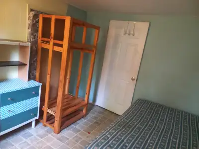 June ROOM - Quiet, Clean - Georgian Col area Duckworth/Grove