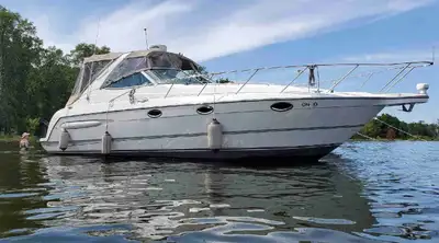 This Maxum 3300 SCR is ready for the summer. Twin Mercruiser 5.7L with 565 hrs coupled to Bravo 2 dr...