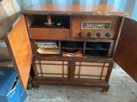 Vintage Antique Radio - 1950s RCA Victor