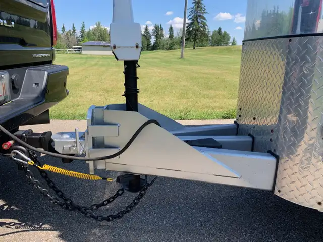 THE ULTIMATE TRAILER! 2006 WELLS CARGO 31' V-NOSE - LIKE NEW! in Cargo & Utility Trailers in Edmonton - Image 10