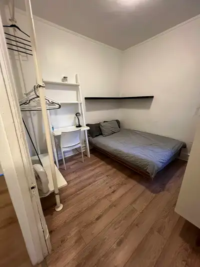 English Hello everyone! We’re looking for a roommate from March 1st to July 1st (or longer!) for a c...