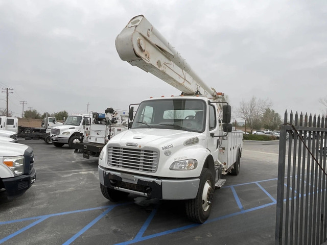 2016 bucket truck -  Freightliner Altec AM55E in Other in City of Halifax
