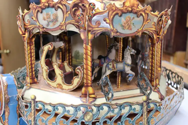 Carrousel musical en carton Wrebbit in Toys & Games in Québec City - Image 3