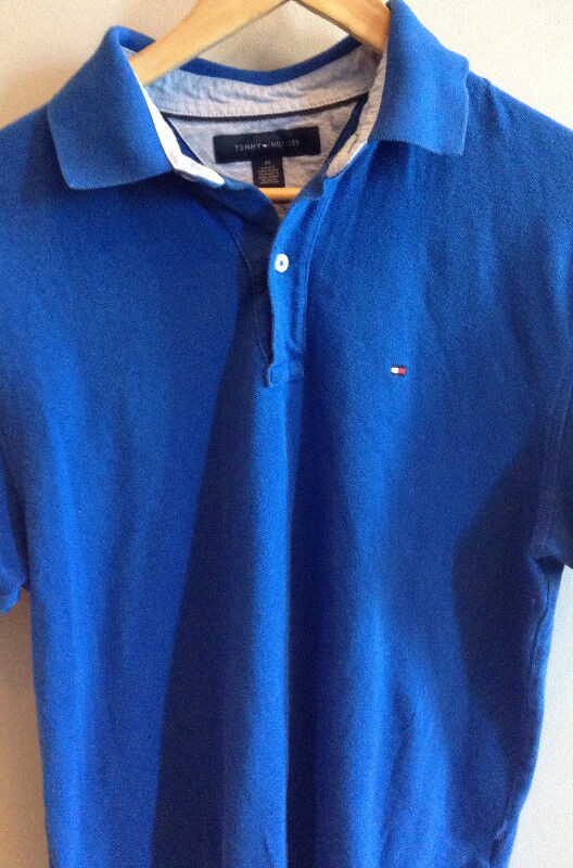 Tommy Hilfiger golf shirt - Medium in Men's in St. Catharines - Image 2