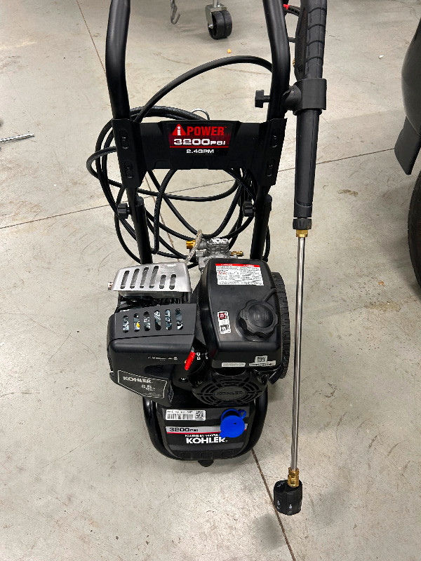 3200 psi, gas, powered pressure washer in Other in Hamilton