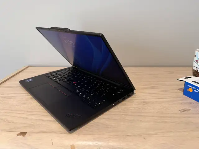 Lenovo ThinkPad X1 Carbon Gen 13 Aura Edition (Model 21NX00FRUS) in Laptops in City of Montréal - Image 3