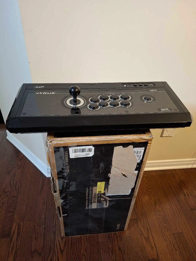Officially licensed by SCEA and Taito Perfect replica of the Japanese VEWLIX arcade cabinet Featurin...