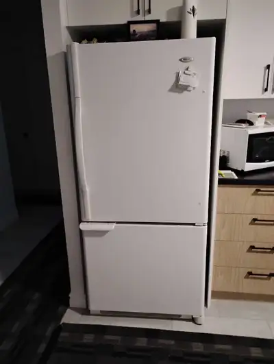 Je vends un ensemble d'appareils électroménagers en bonne état fonctionnel, poêle, frigidaire,laveus...