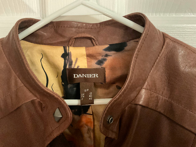 Danier Leather Jacket (women’s small) in Women's - Tops & Outerwear in Oshawa / Durham Region - Image 2