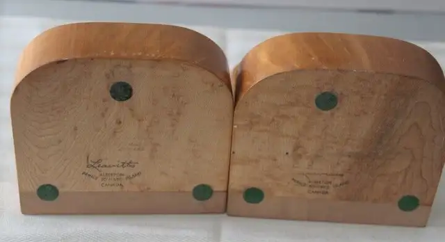 LEAVITT'S ALBERTON, P.E.I. BIRDS EYE MAPLE BOOKENDS in Home Décor & Accents in Charlottetown - Image 3