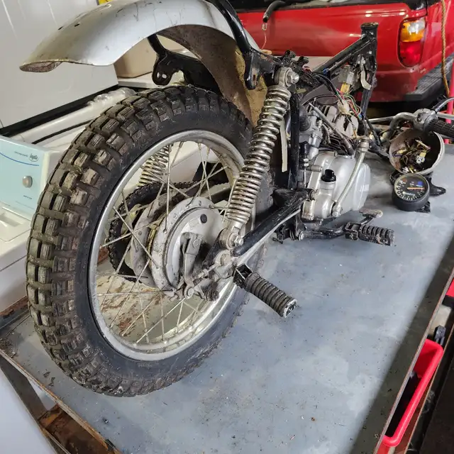 1979 Yamaha GT80 SILVER 2 stroke enduro Dirt bike Gas motorcycle in Dirt Bikes & Motocross in Oakville / Halton Region - Image 5